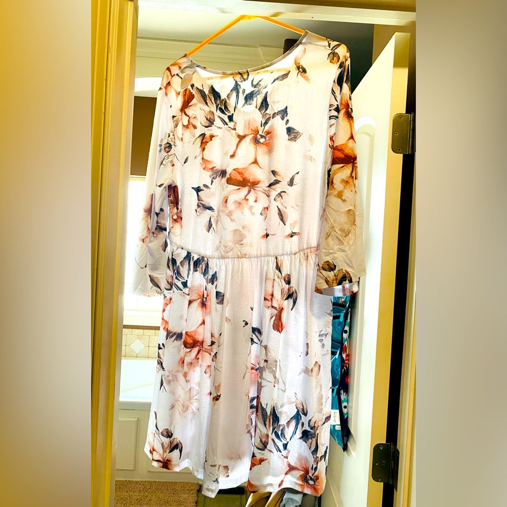 Brand new, never worn, floral print dress, 3/4 sleeves
